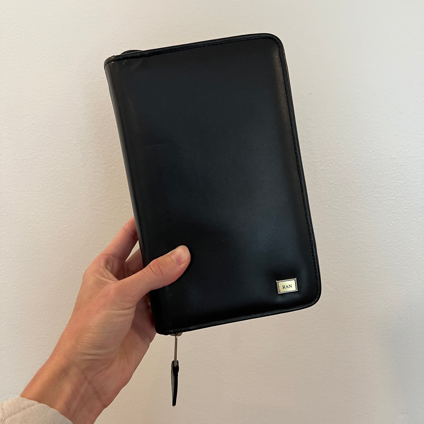 Vintage 2000s Day-Timer Black Leather 6-Ring Zip Around Personal Agenda