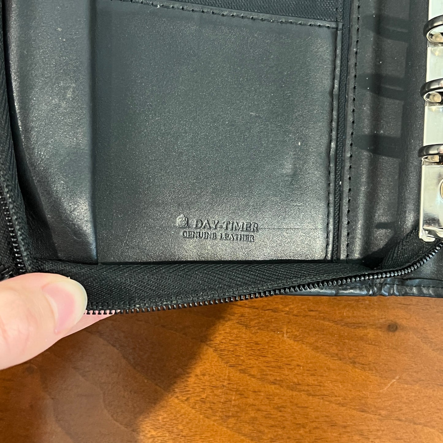 Vintage 2000s Day-Timer Black Leather 6-Ring Zip Around Personal Agenda