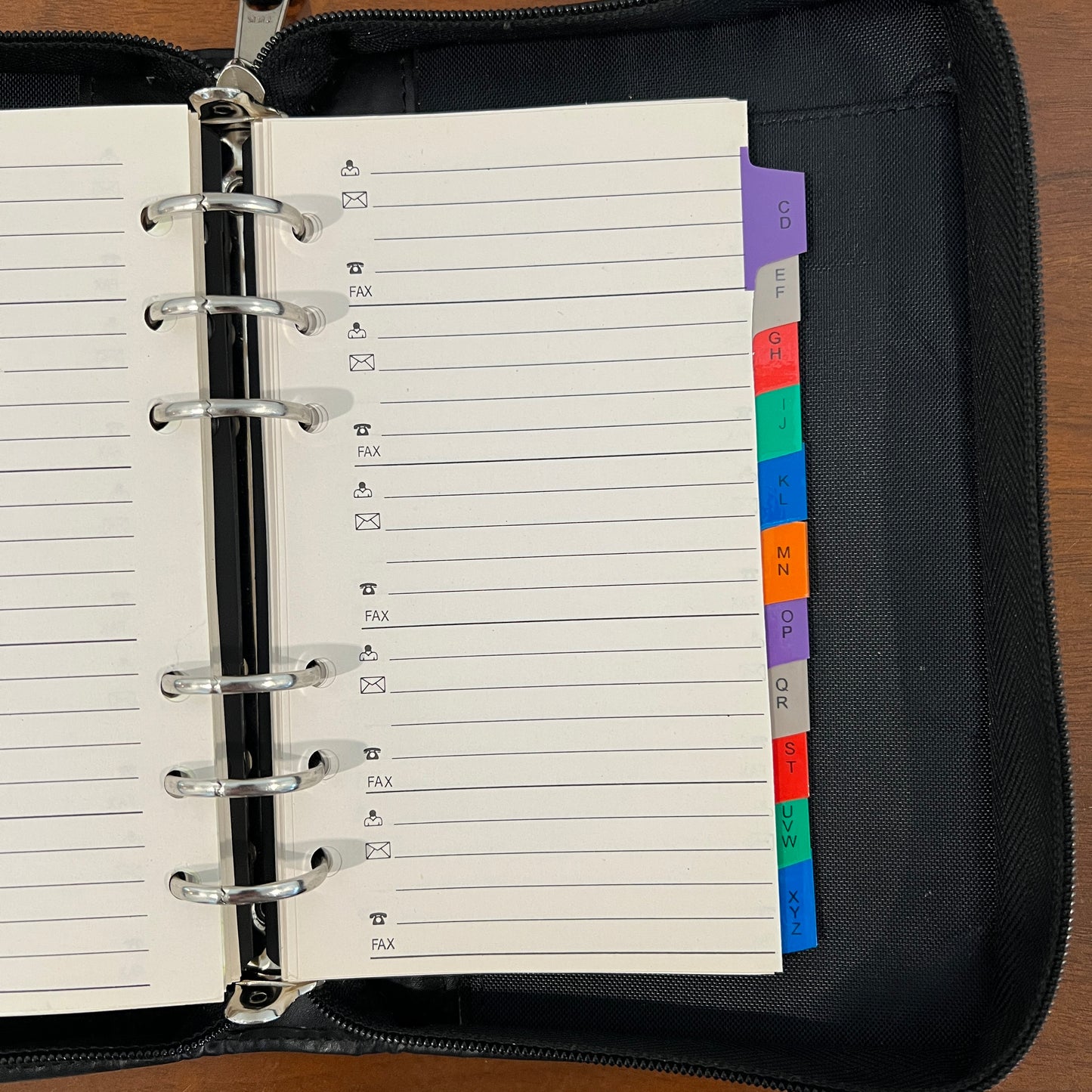 Vintage 2000s Day-Timer Black Leather 6-Ring Zip Around Personal Agenda