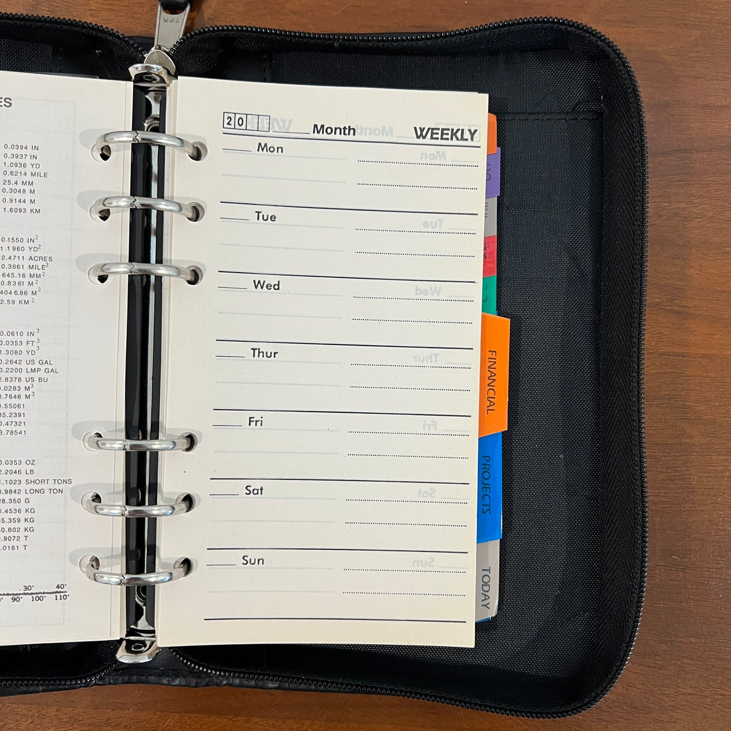 Vintage 2000s Day-Timer Black Leather 6-Ring Zip Around Personal Agenda