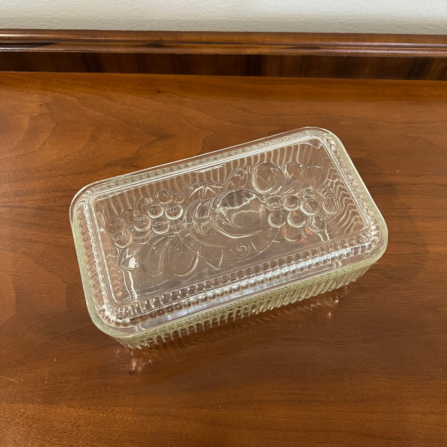 Vintage Federal Glass 9" Clear Rectangular Refrigerator Dish with Lid - Grapes and Peaches