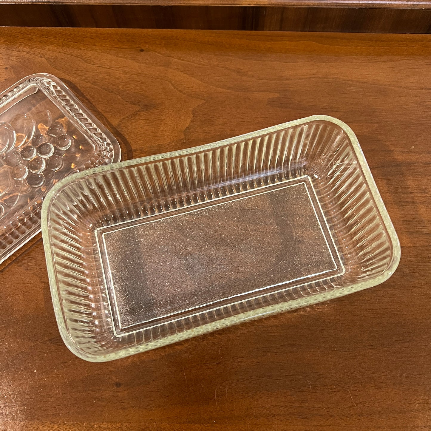 Vintage Federal Glass 9" Clear Rectangular Refrigerator Dish with Lid - Grapes and Peaches