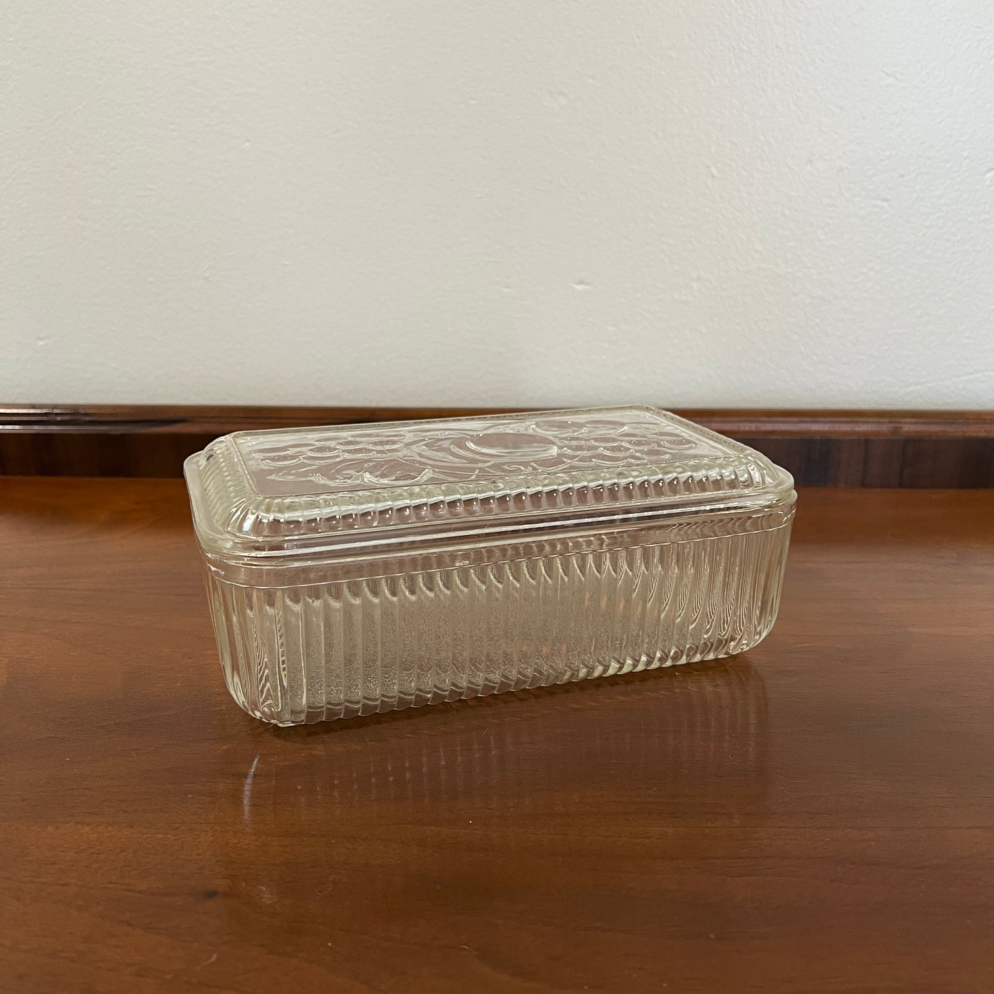 Vintage Federal Glass 9" Clear Rectangular Refrigerator Dish with Lid - Grapes and Peaches