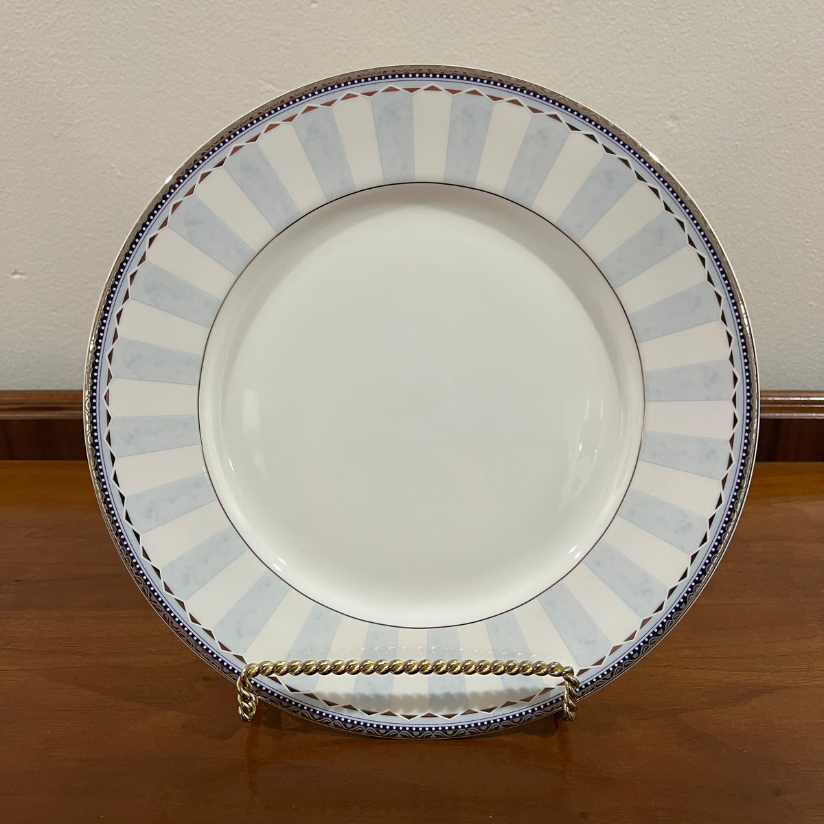 Set of 4 Vintage Royal Doulton Westminster 10.5" Round Dinner Plates