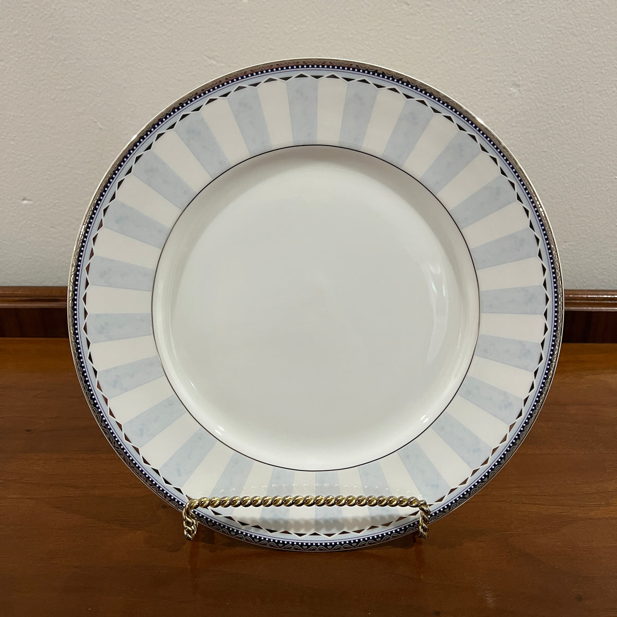 Set of 4 Vintage Royal Doulton Westminster 10.5" Round Dinner Plates