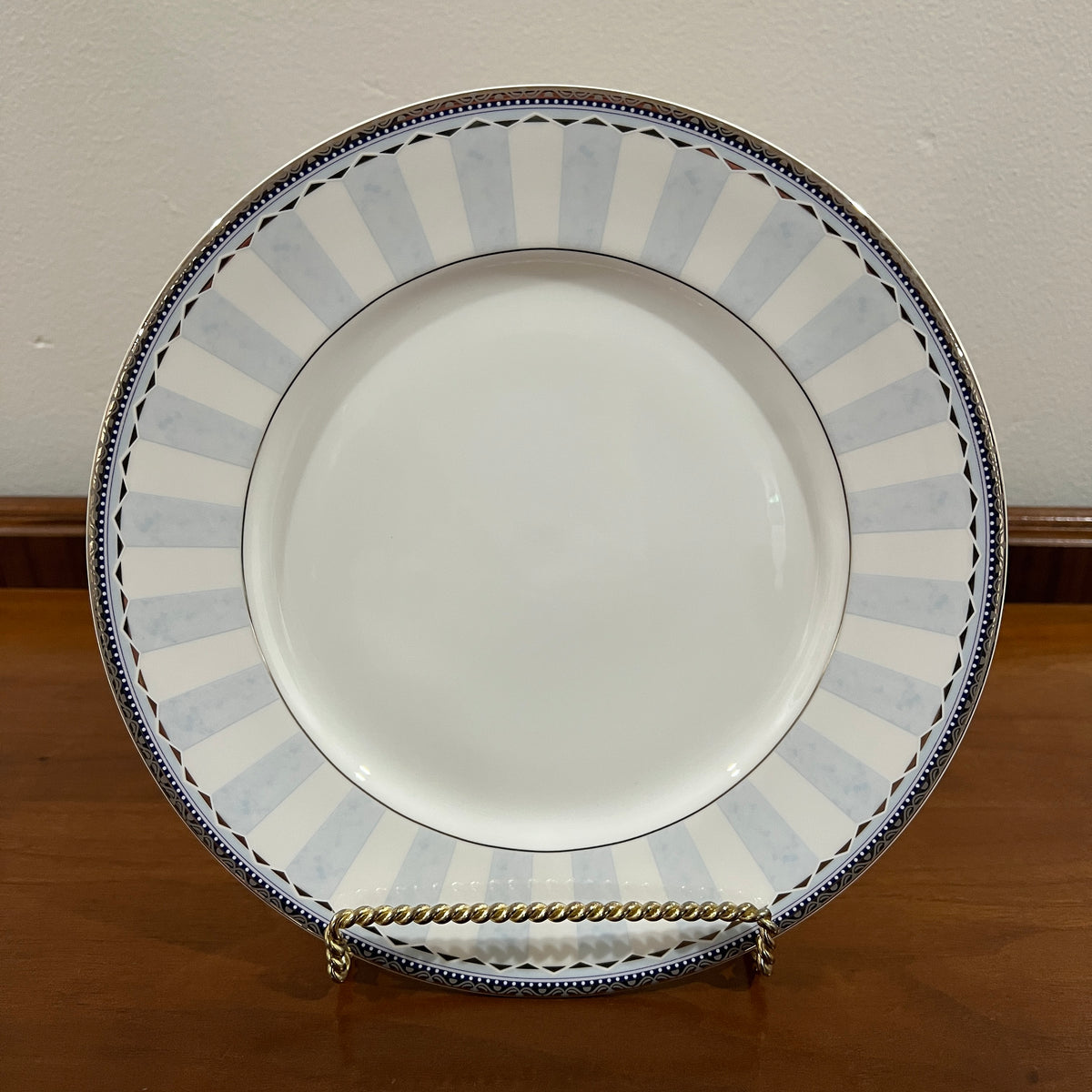 Set of 4 Vintage Royal Doulton Westminster 10.5" Round Dinner Plates