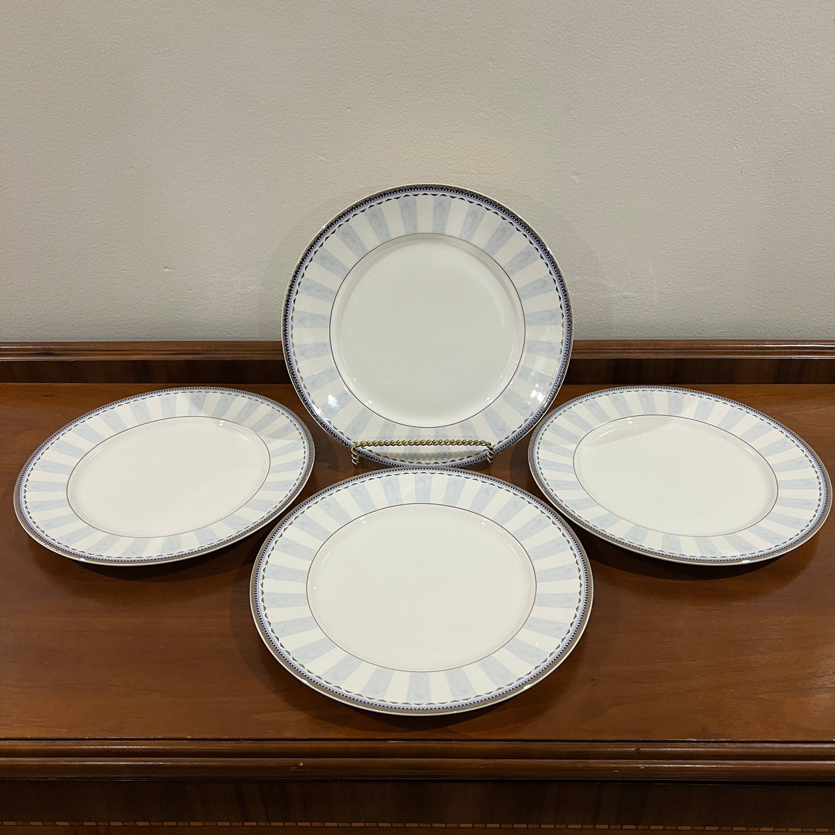 Set of 4 Vintage Royal Doulton Westminster 10.5" Round Dinner Plates