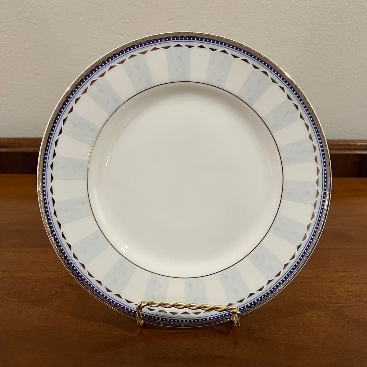 Set of 4 Vintage Royal Doulton Westminster 7.75" Round Salad Plates