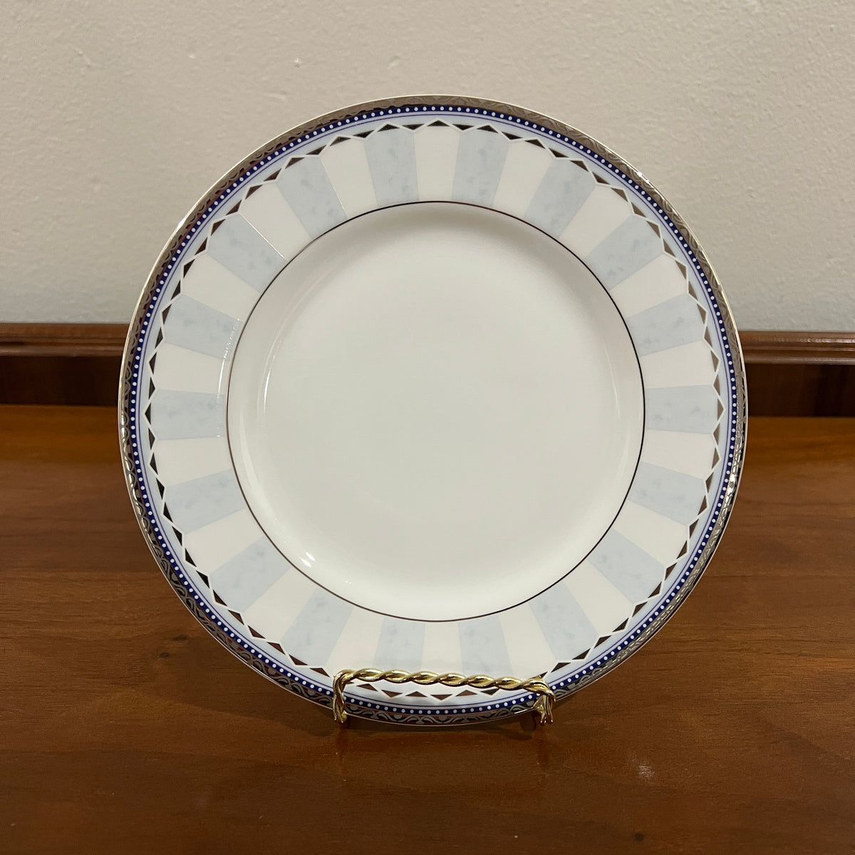 Set of 4 Vintage Royal Doulton Westminster 7.75" Round Salad Plates
