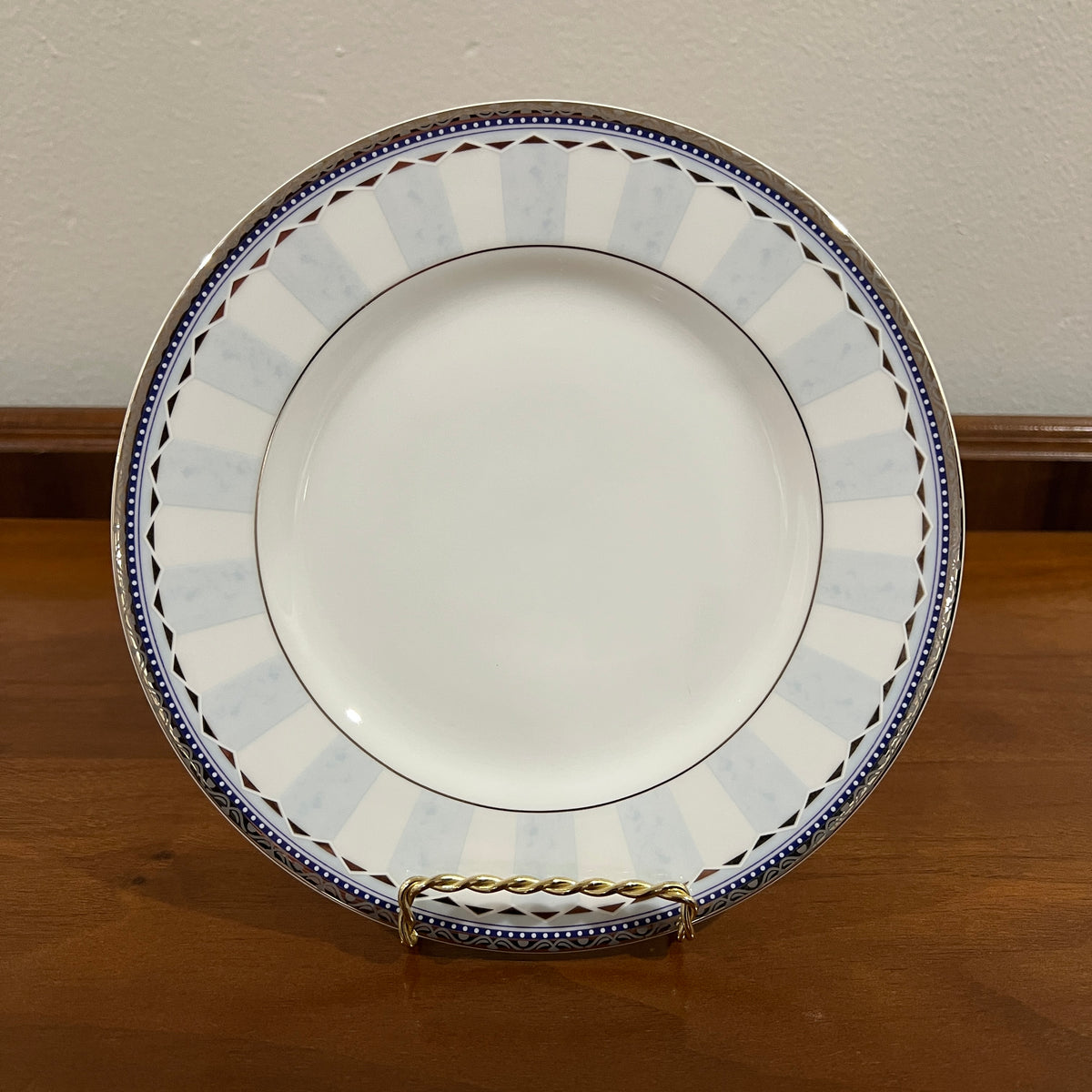 Set of 4 Vintage Royal Doulton Westminster 7.75" Round Salad Plates