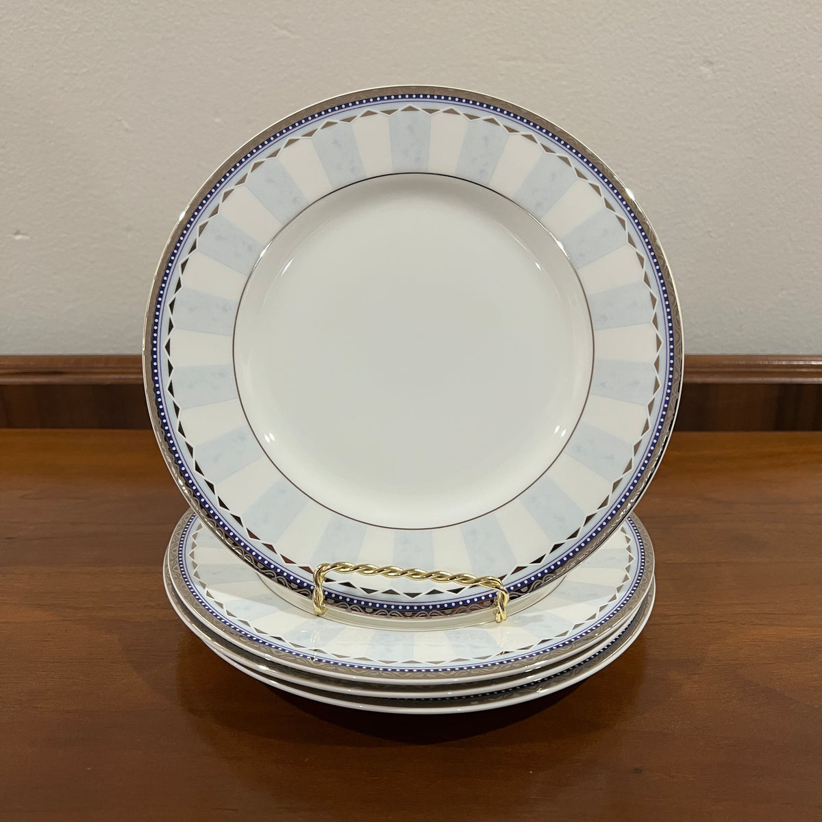 Set of 4 Vintage Royal Doulton Westminster 7.75" Round Salad Plates
