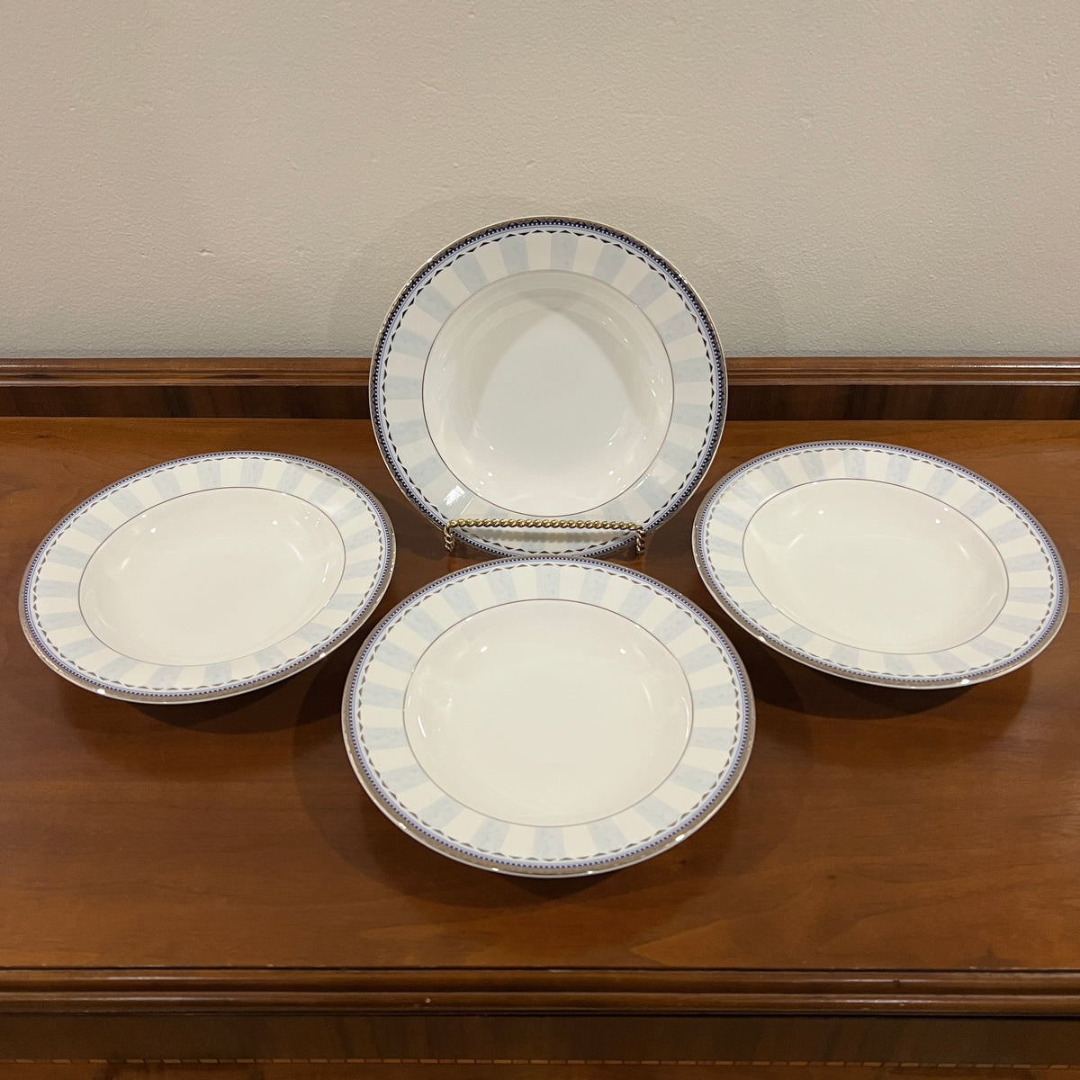 Set of 4 Vintage Royal Doulton Westminster 9" Large Rim Soup Bowls