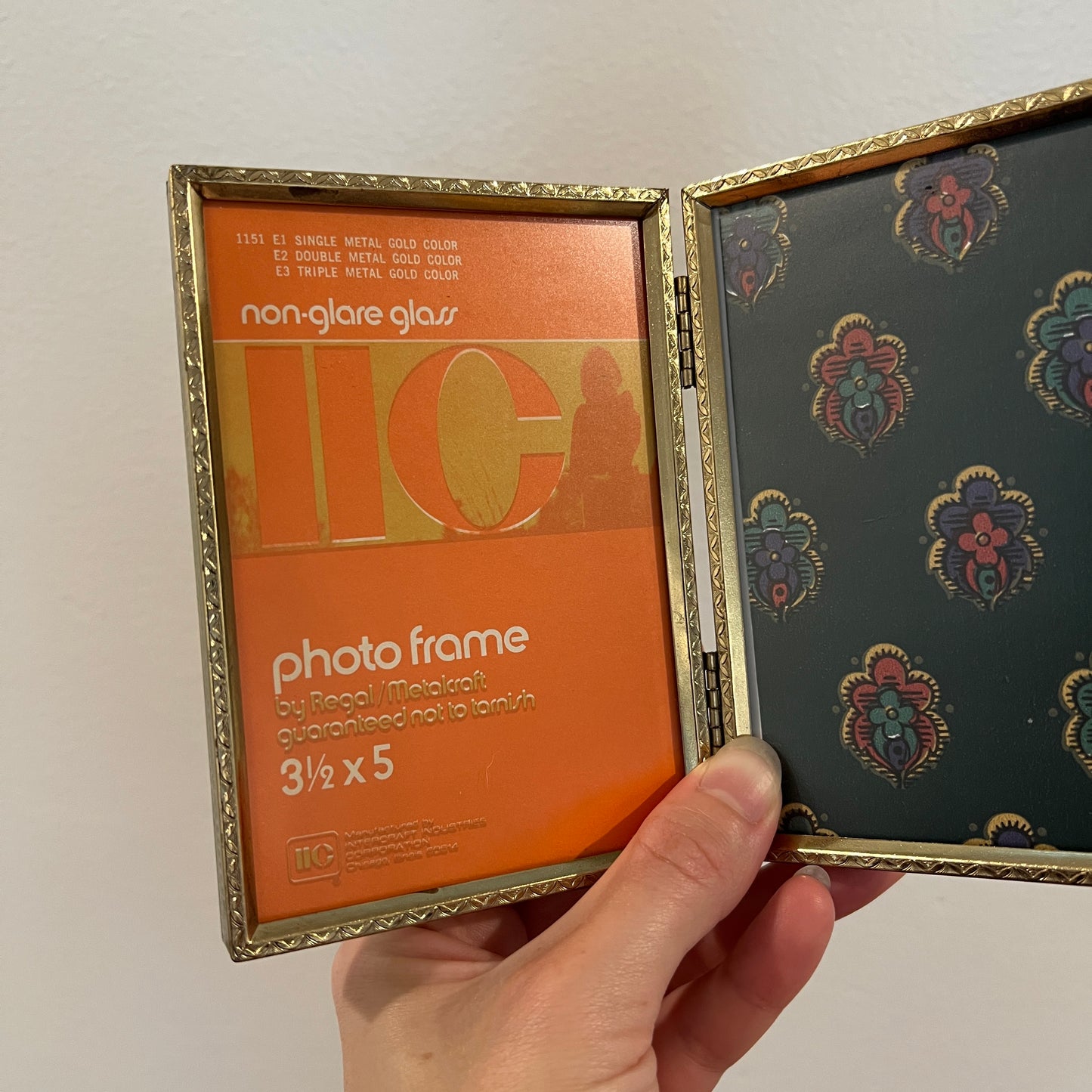 Vintage Metalcraft Gold Metal Hinged 3.5x5" Double Picture Frame