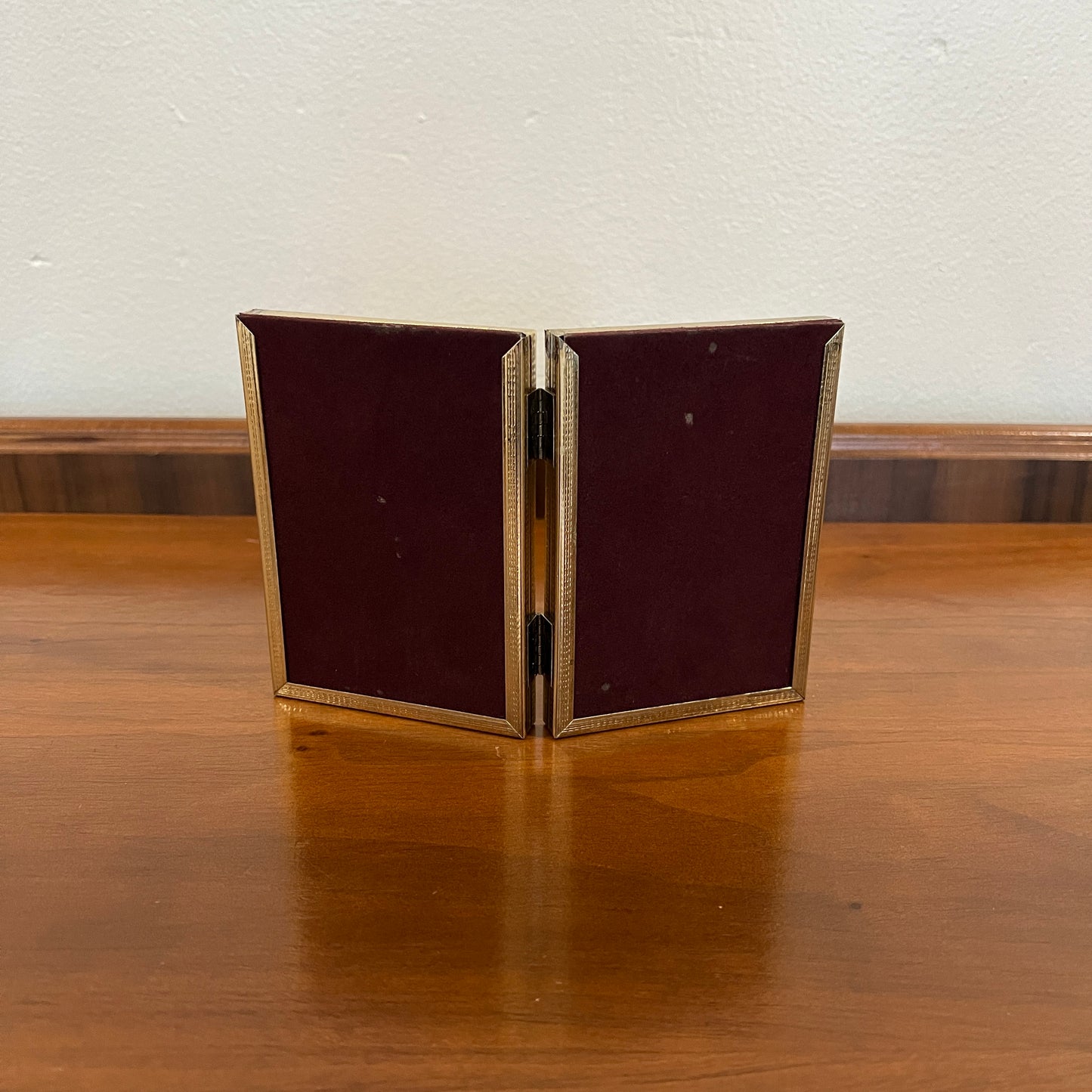 Vintage Metalcraft Gold Metal Hinged 3.5x5" Double Picture Frame