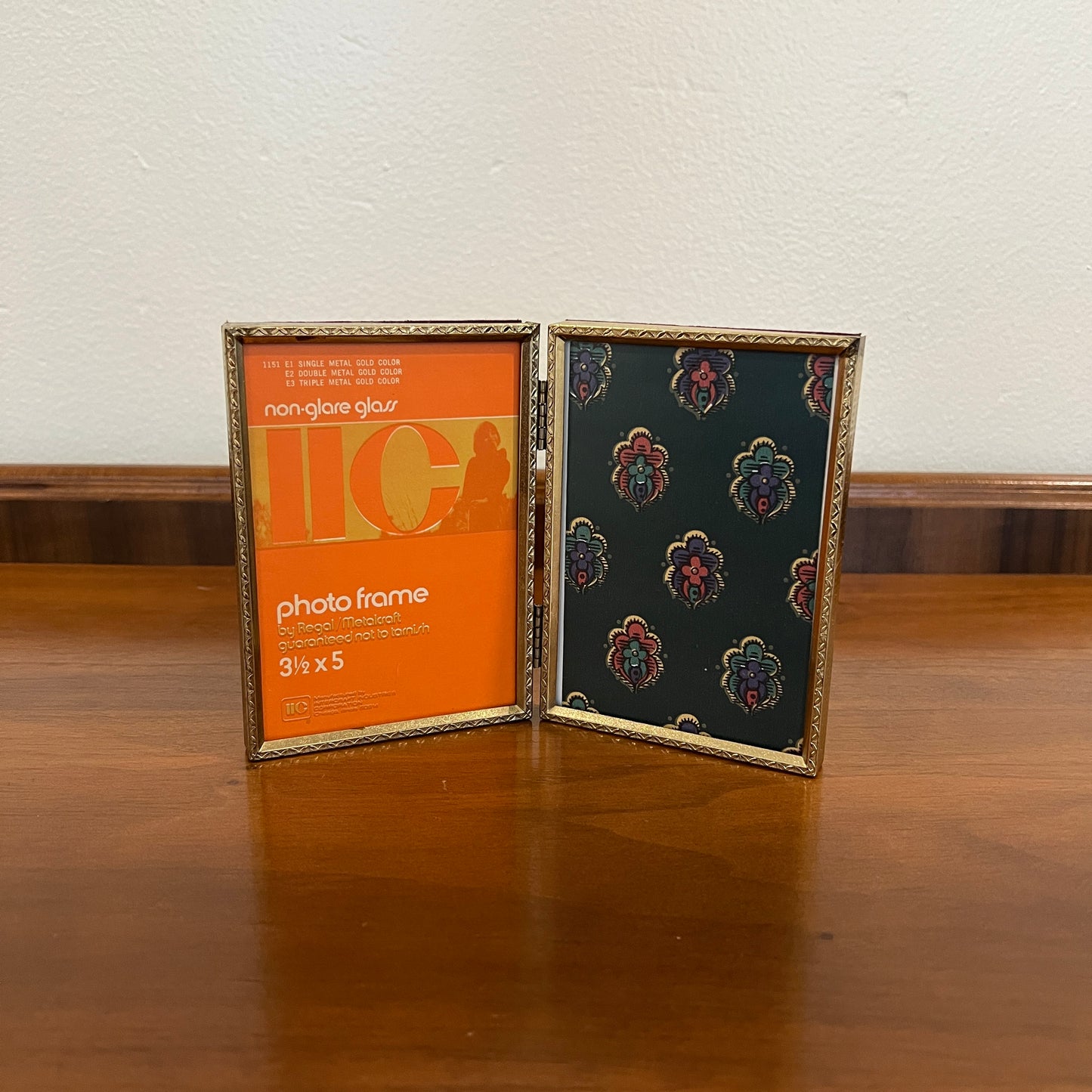 Vintage Metalcraft Gold Metal Hinged 3.5x5" Double Picture Frame