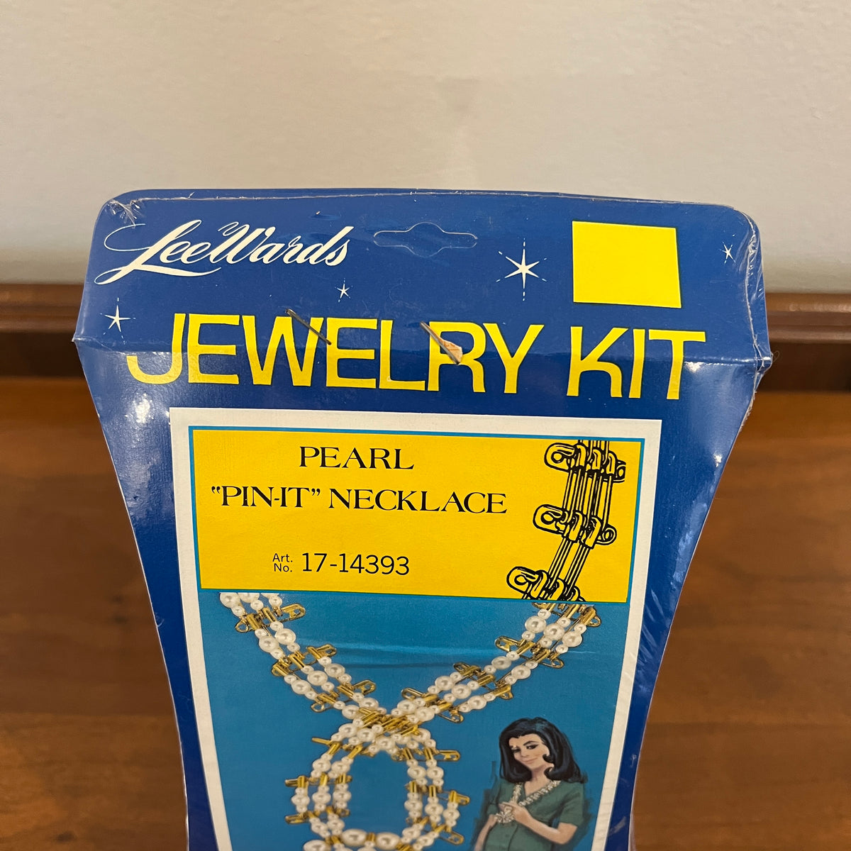 Vintage NIP Lee Wards Pearl Pin-It Necklace Jewelry Kit No. 17-14393